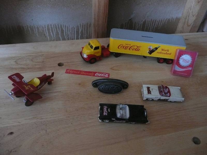 lot 53 image: Vintage Coca Cola Collection - Very Cool - See Pictures