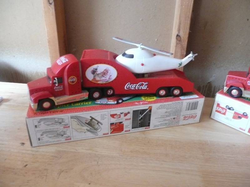 lot 54 image: 2 Vintage Coca Cola Semi - Santas - See Pictures