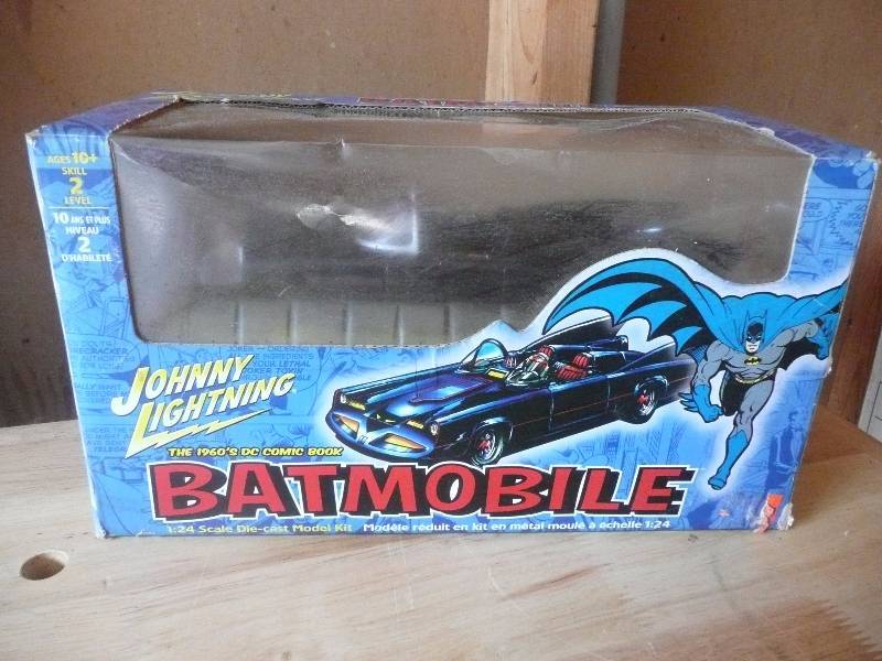 lot 63 image: Vintage Johnny Lightning Batmobile Still In Box - See Pictures