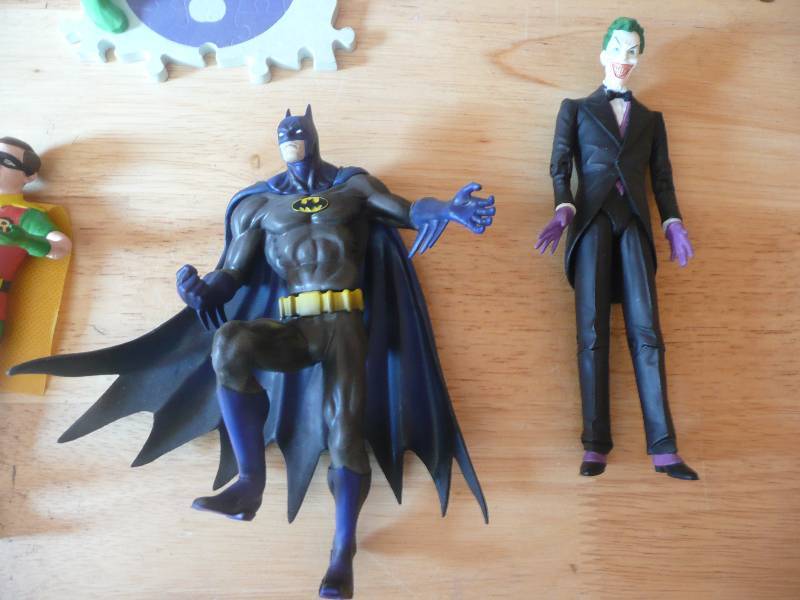 lot 69 image: BATMAN, ROBIN, THE JOKER, THE PENGUIN & THE RIDDLER ACTION FIGURES - SEE PICTURES