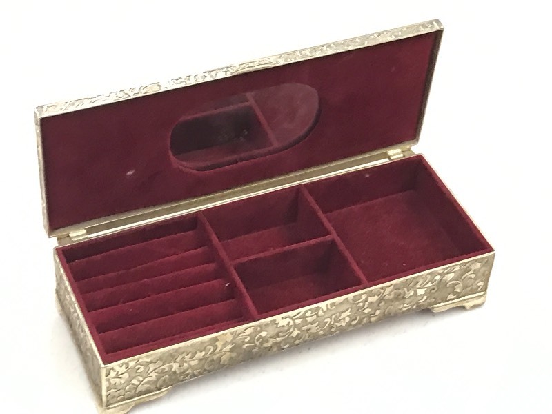 Vintage Ornate Silver Plated Jewelr...