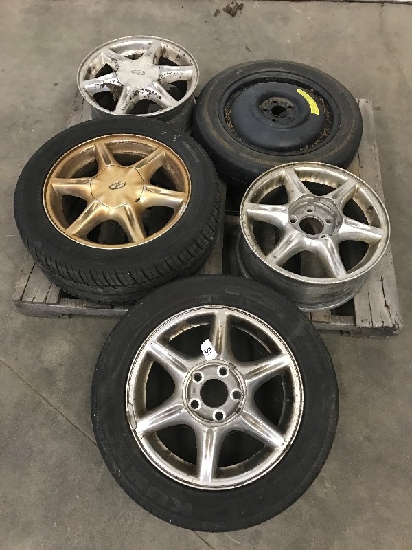 lot 15 image: Lot Of (5) Wheels & Tires (4) Mag ...