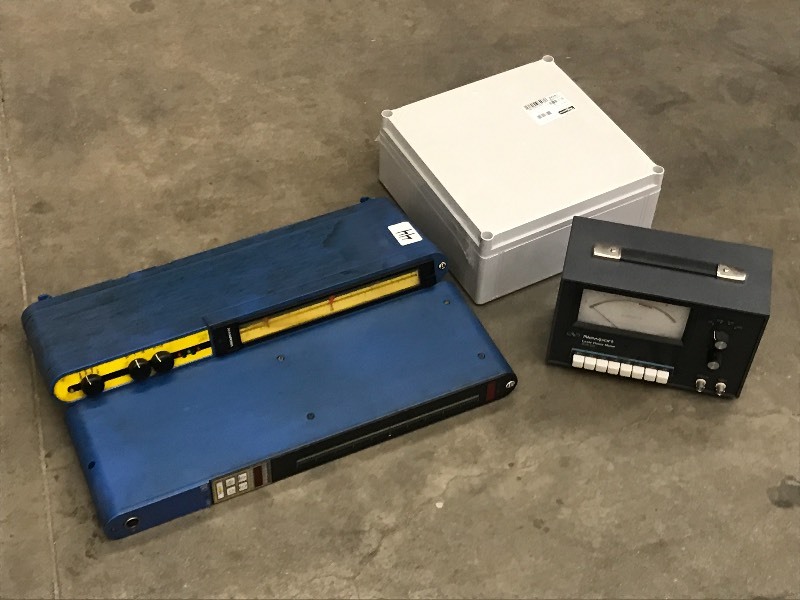 lot 44 image: Lot Of Newport Laser Power Meter, ...