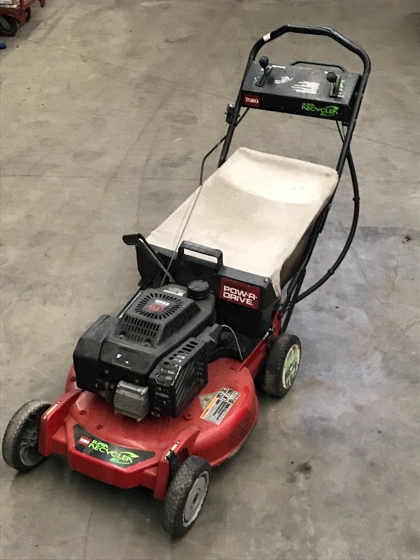 lot 70 image: Toro GTS 21 Self-Propelled Lawn Mo...