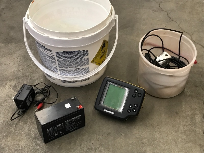 lot 82 image: Humminbird Wide-Eye Portable Locato...