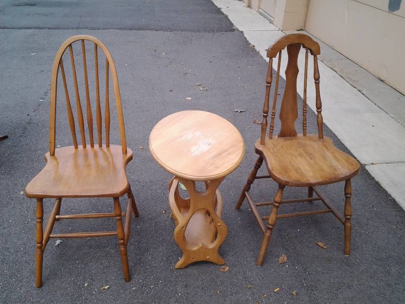 lot 35 image: 2-Vintage Chairs & Side Table