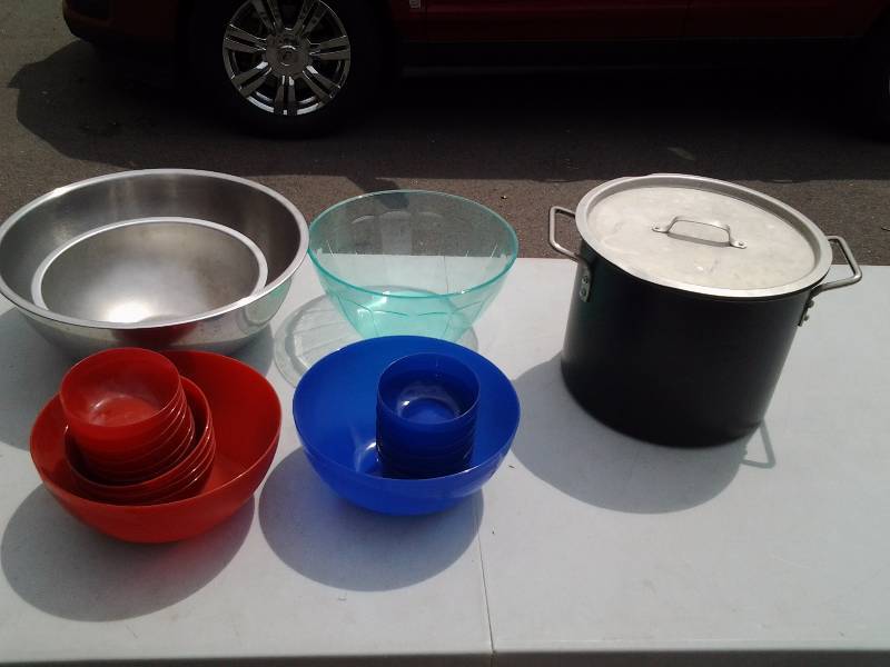 lot 46 image: Stock Pot, Mixing Bowls, Serving Bowls