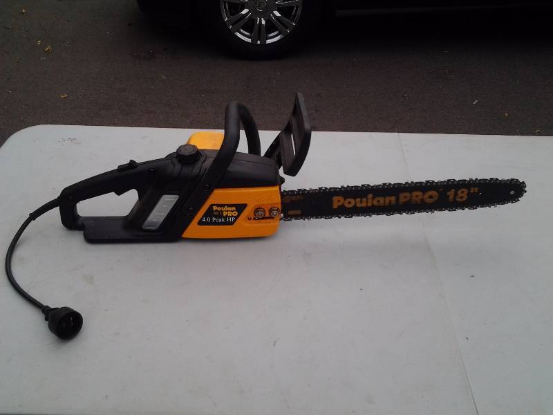 lot 48 image: Poulan Pro 18 Inch Electric Chainsaw