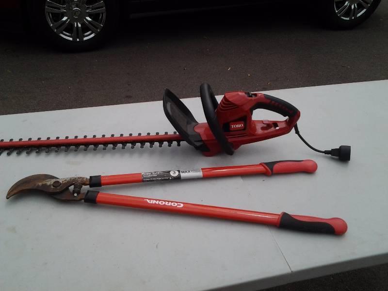 lot 49 image: Toro Electric Hedge Trimmer, Super Duty Pruner