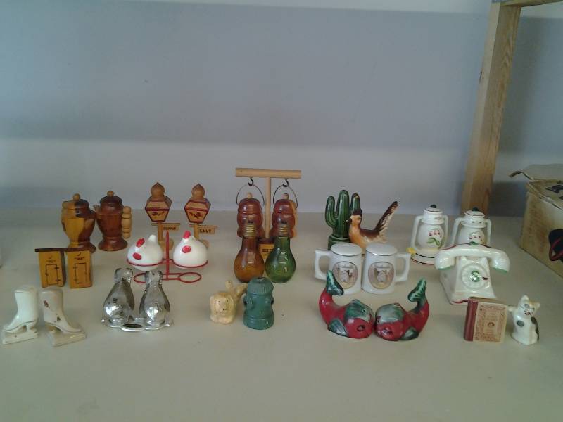 lot 87 image: 15 Salt & Pepper Shakers