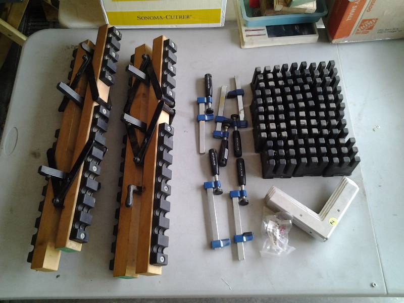 lot 78 image: Misc Parallel Clamps, Frames, Set Pallet Corner Spacers