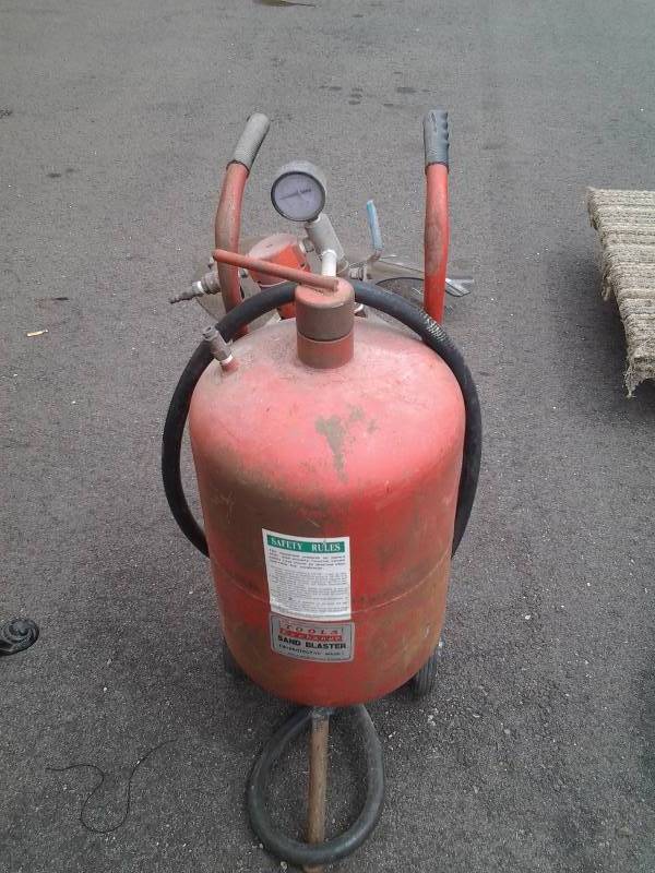 lot 92 image: Sand Blasting Pressure Pot