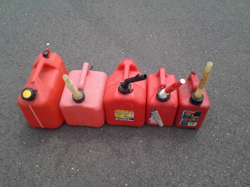 lot 97 image: 5-Assorted Gas Cans