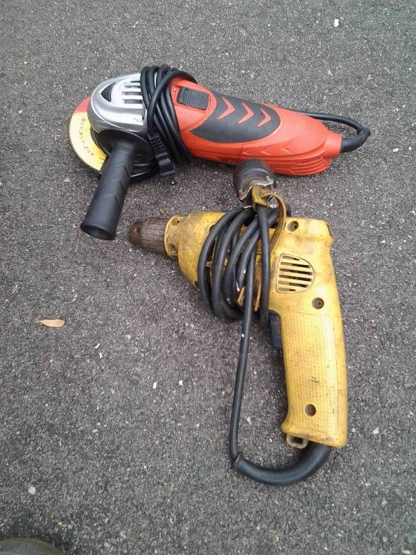 lot 100 image: Dewalt 38 Inch Drill, Great Neck Angle Grinder
