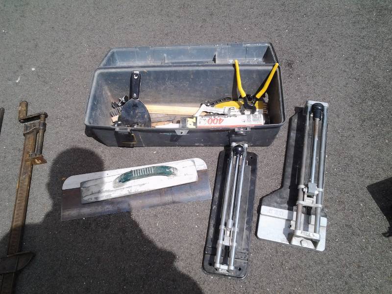 lot 114 image: 2-Ceramic Tile Cutters Other Construction Hand Tools Concrete Related In Box