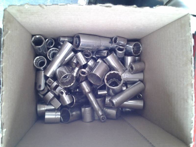 lot 121 image: Box With 14, 38, 12 Inch Craftsman Sockets