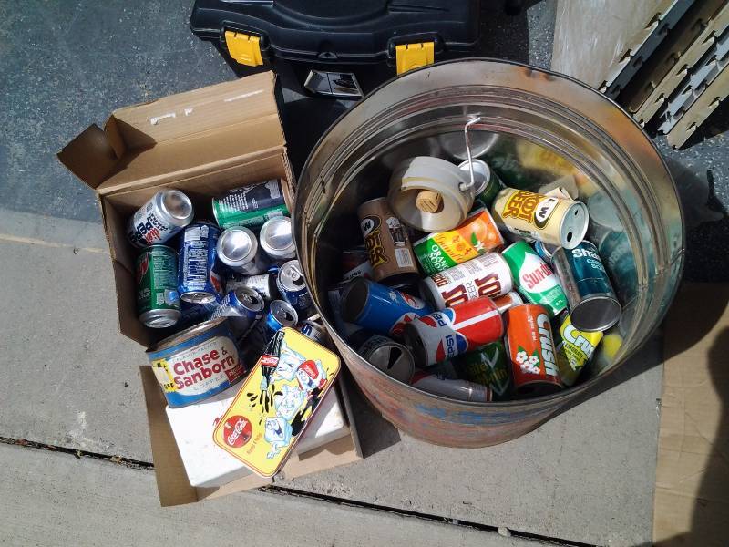 lot 130 image: Large Lot Of Vintage Tins & Old Pop & Beer Cans