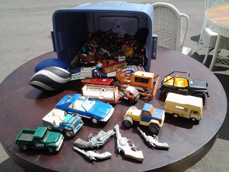 lot 131 image: Vintage Tonka, Matchbox, Cap Guns & Other