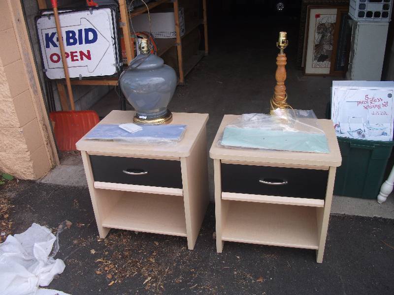 lot 2 image: 2-Nightstands With Interchangeable Face Plates 17x22x23 Includes 2-Lamps