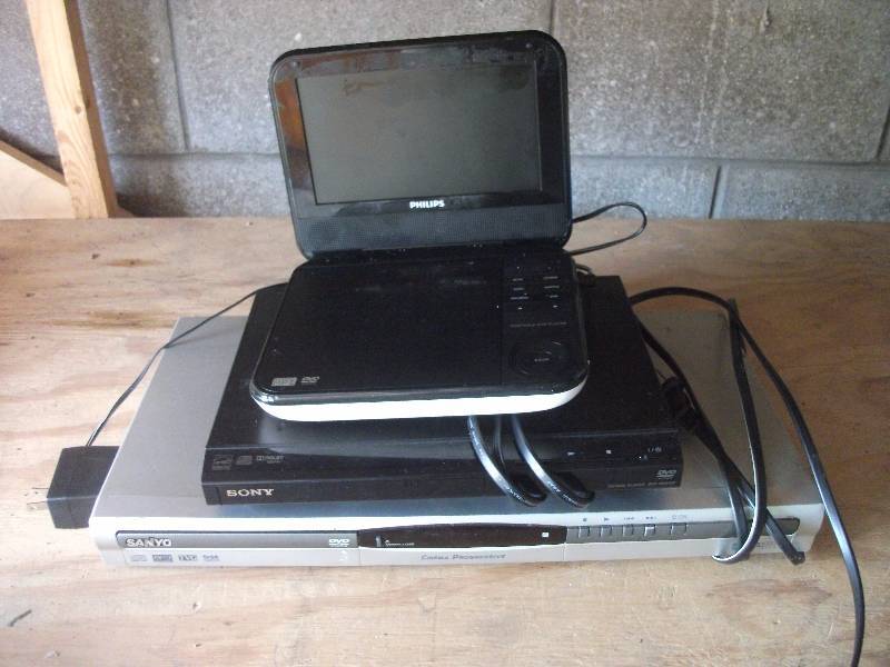 lot 10 image: Sanyo DVD, Sony DVD, Philips Portable DVD, Insignia Converter Box