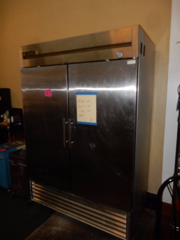 lot 13 image: TRUE, 2 door FREEZER