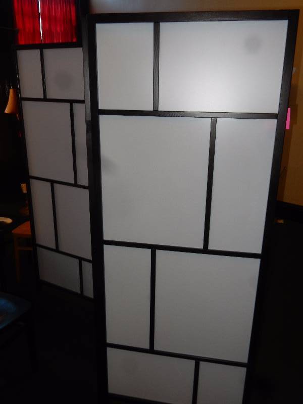 lot 70 image: 3 section tri fold wall.. Each section 24in.  Overall 7 2in..
