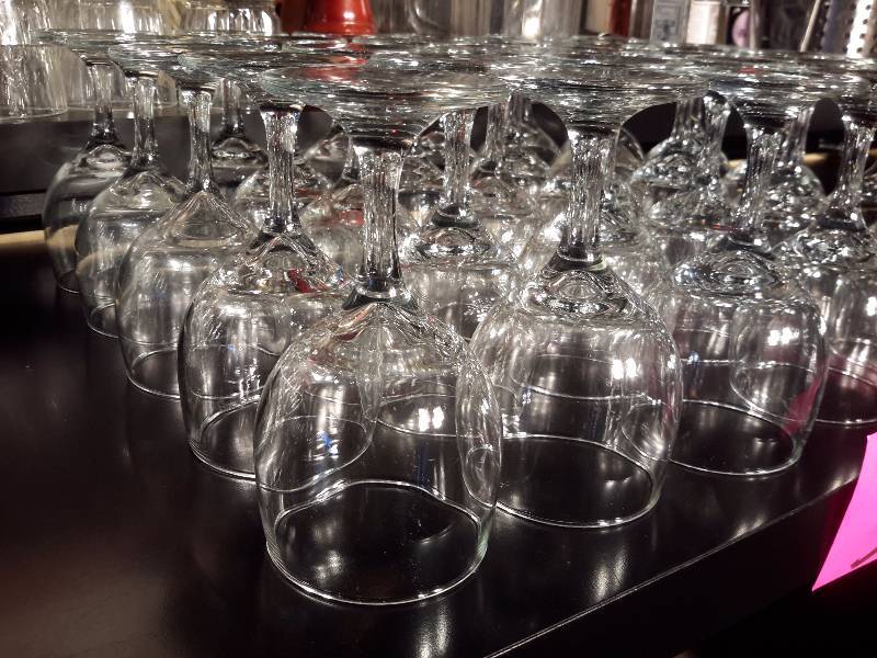 lot 38 image: 29, small wine glasses