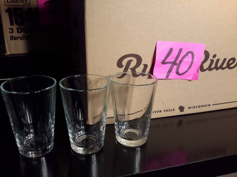 lot 40 image: 37, Libbey Duratuff short beer glasses  3 12 in tall