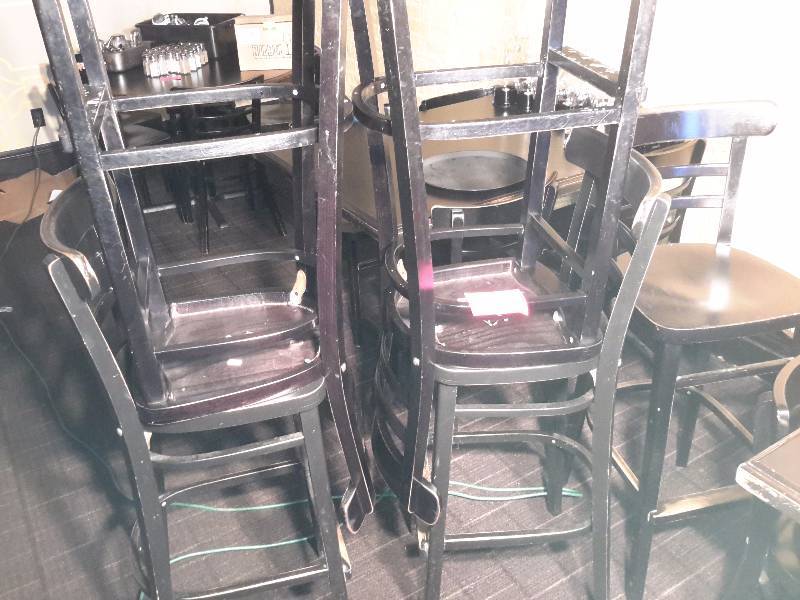 lot 32 image: 5 solid wood bar stools.. Seat Height 29 12 in