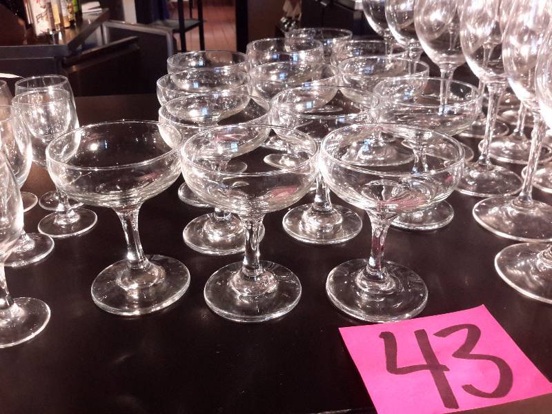 lot 43 image: 30 Champagne Glasses