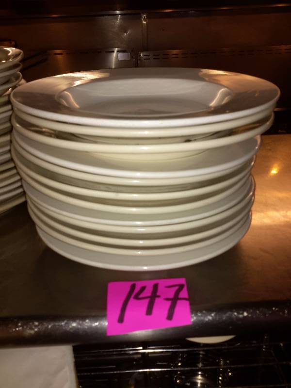 lot 147 image: 12, 12in porcelana plates