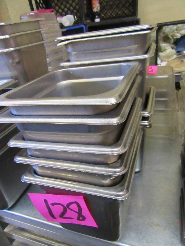 lot 128 image: 11, 5in x 8 in x 4in deep stainless steel pans