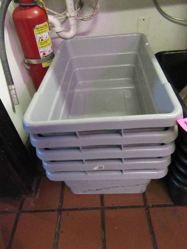 lot 155 image: 11, plastic service tubs, 8 round service trays