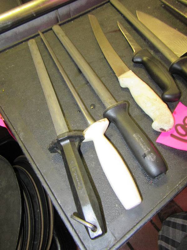 lot 192 image: Lot of knives and sharpening rods