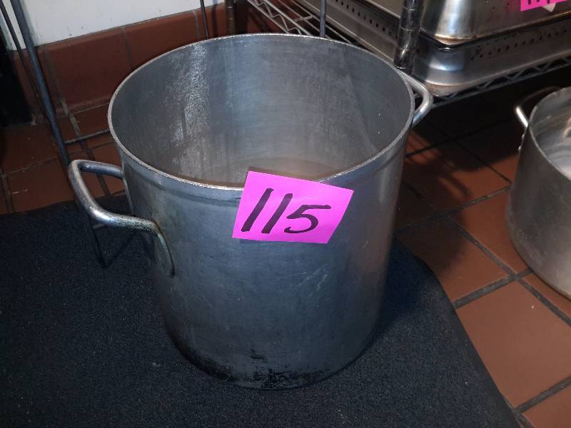 lot 115 image: 12in x 12in stock pot