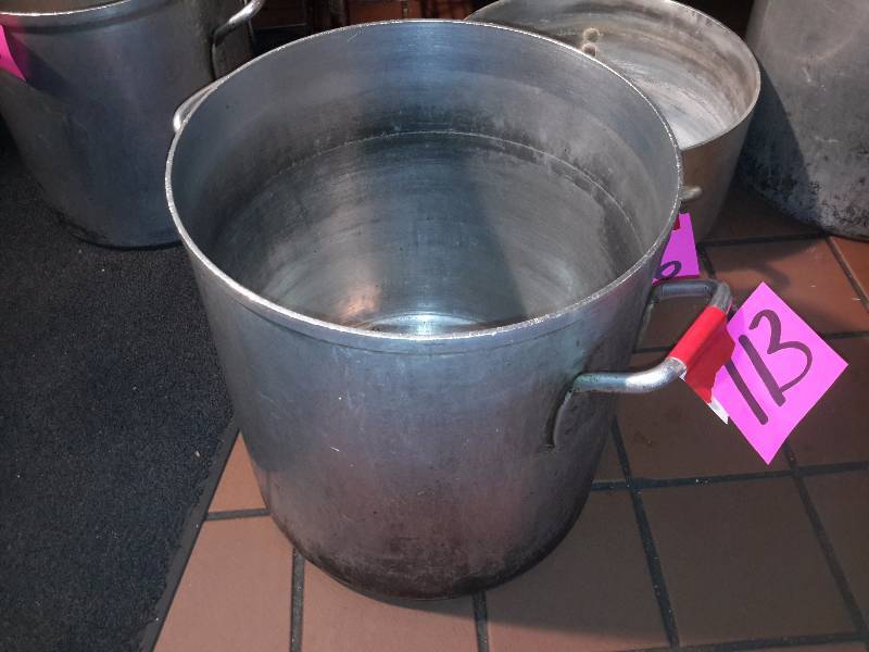 lot 113 image: 13in x 14in stock pot