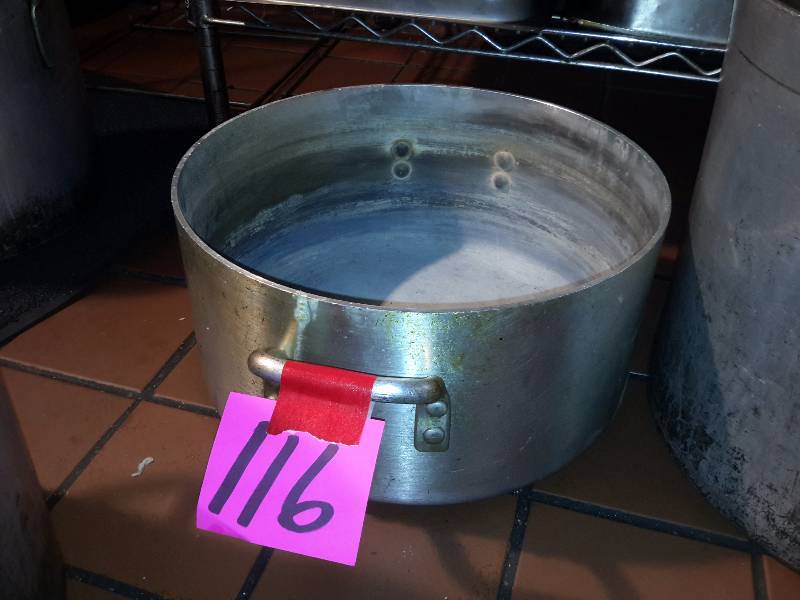 lot 116 image: 14in x 7 in stock pot