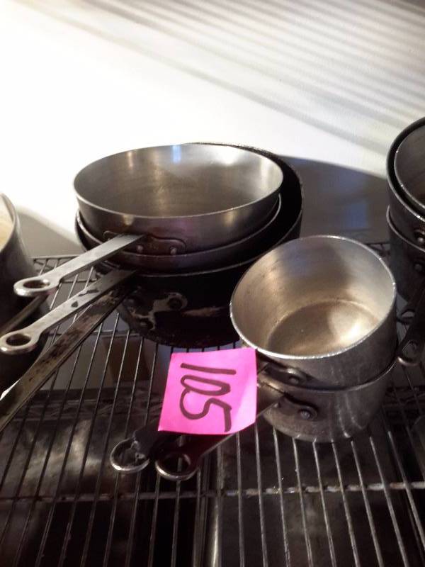 lot 105 image: 5 fvarious size saute pans