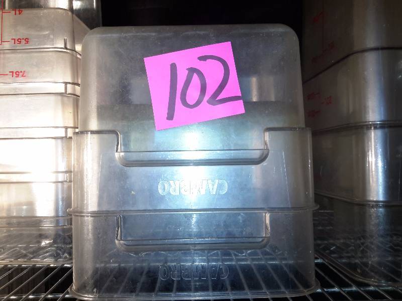 lot 102 image: 2, 12 Qt CAMBRO, plastic buckets