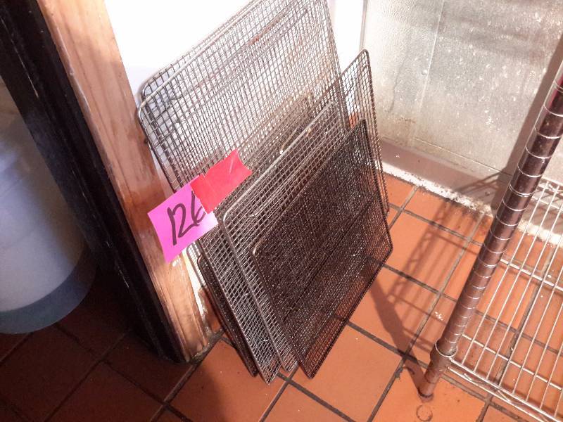lot 126 image: Lot of frying and draining screens