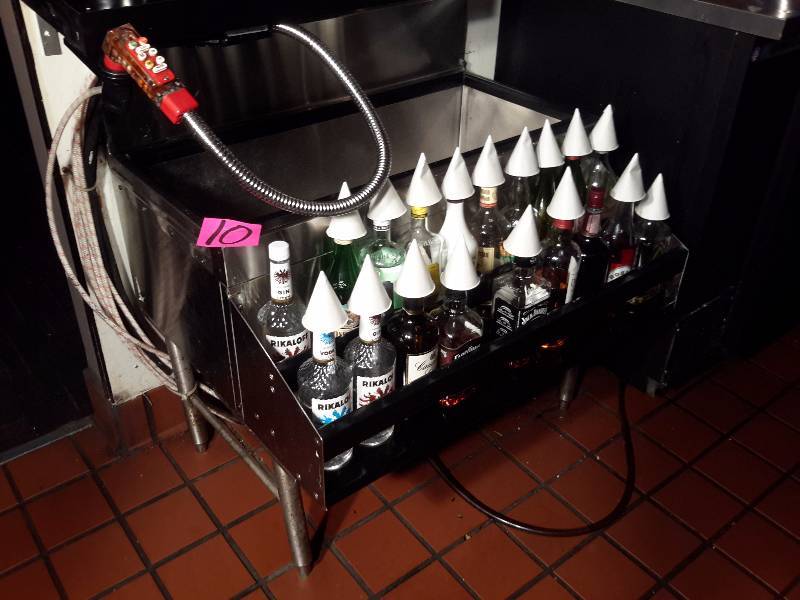 lot 10 image: Beverage Sink with front bottle rack