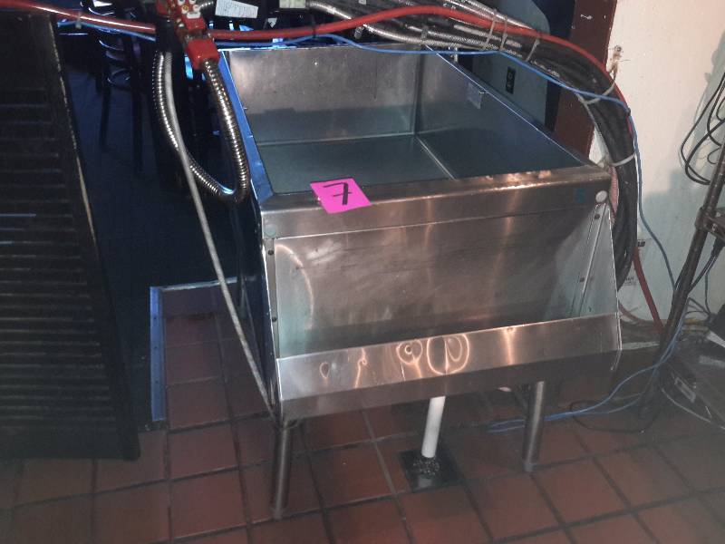 lot 7 image: Stainless Steel Ice bin with drain