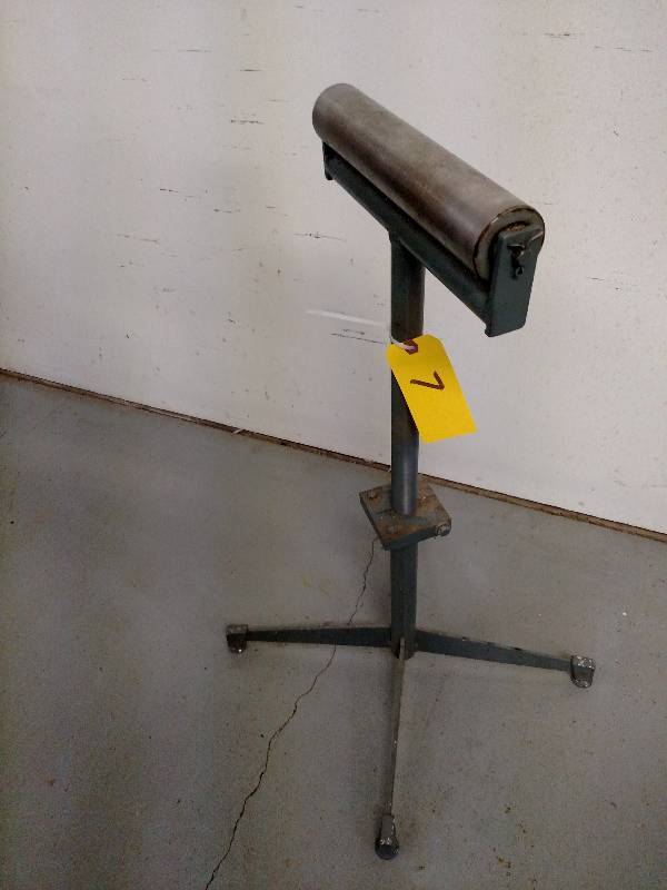 lot 7 image: Adjustable Height Roller Stand, 12...