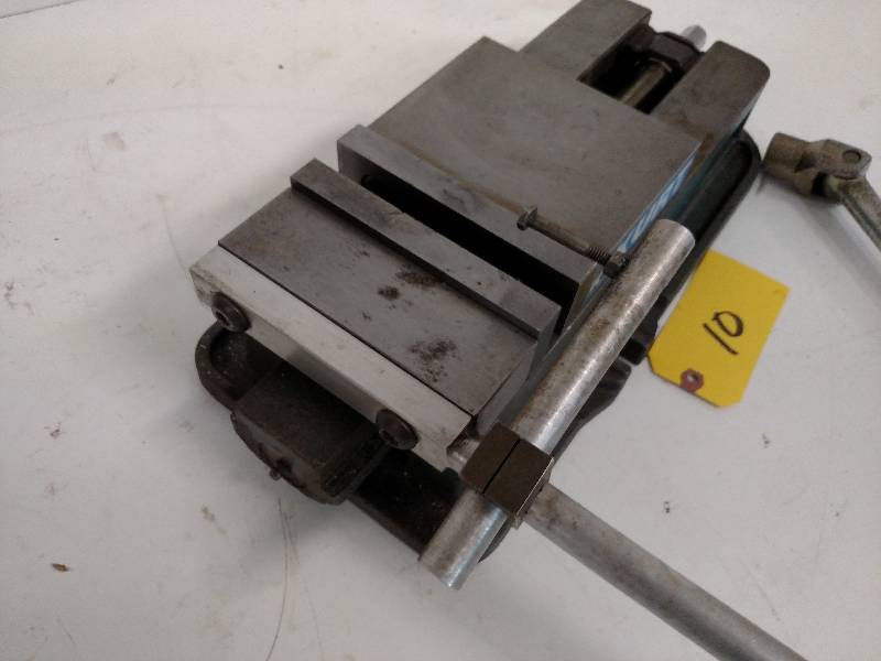 lot 10 image: Kurt Model D675 6 Machine Vise wit...