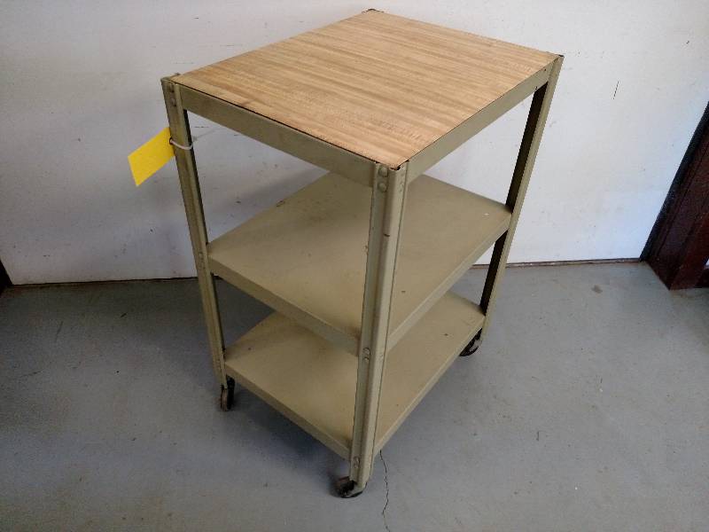 lot 113 image: Cart 24 x 19...