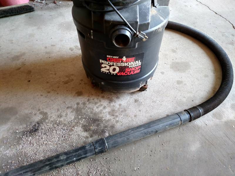 lot 116 image: Genie WetDry Vac, 3 hp, 20 Gallon,...