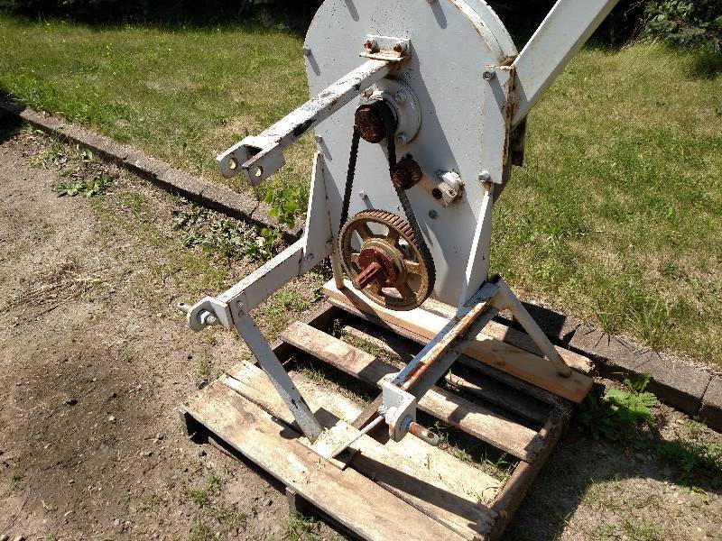 lot 125 image: Wood Chipper, 3 Point, PTO Driven, ...