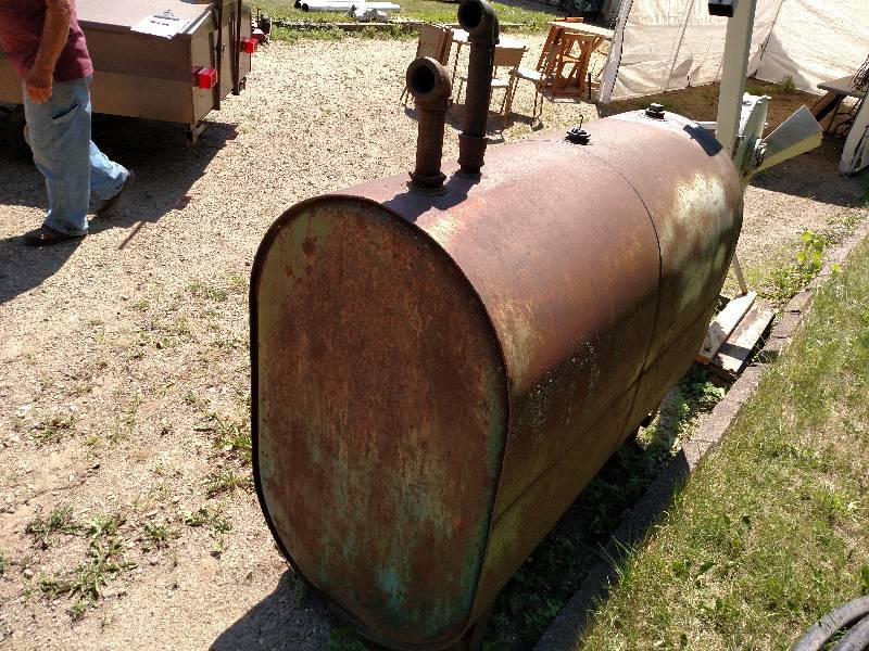 lot 126 image: 265 Gallon Fuel tank...
