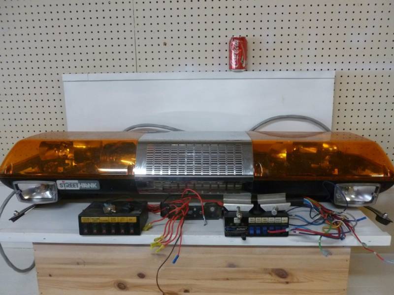lot 1 image: Construction Light Bar