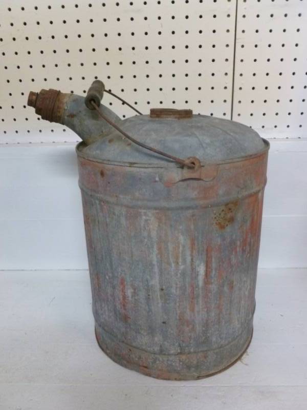 lot 9 image: Vintage Oil Can